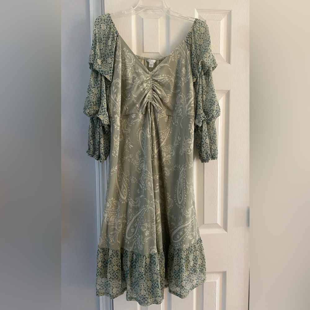 NWOT Women’s Cato Sage Green Paisley Puffed 3/4 Sleeves Midi Dress